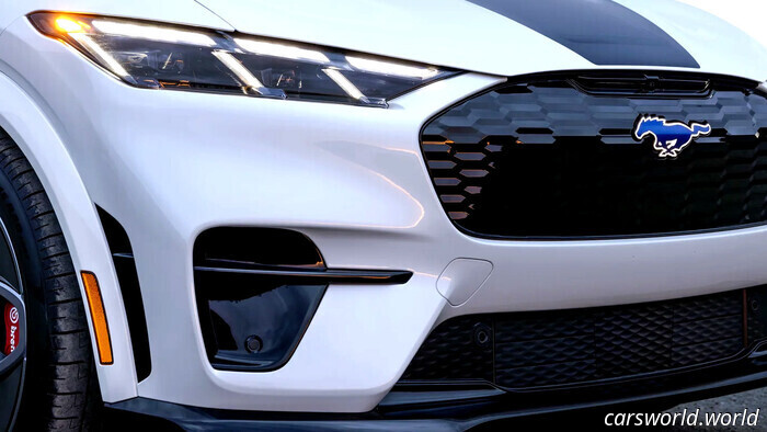 La pony car elettrica di Ford riceve un pacchetto ispirato alla classica Mustang a benzina | Carscoops